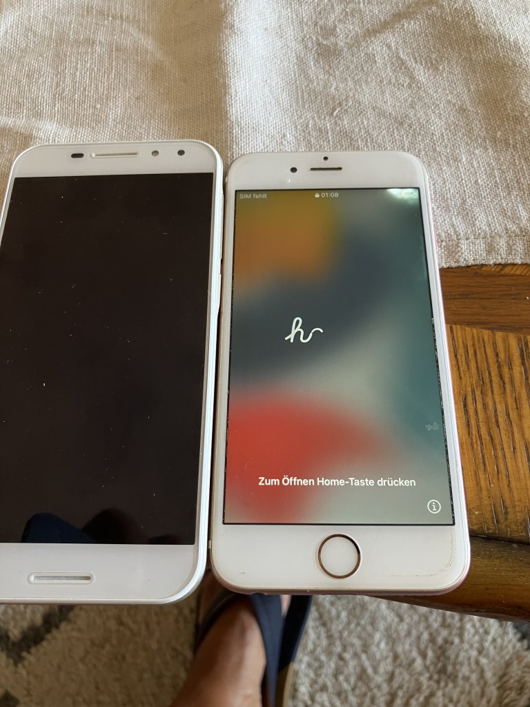 1 Vodafone  V8 VDF 710 1Apple IPhone S6 plus eine OVP