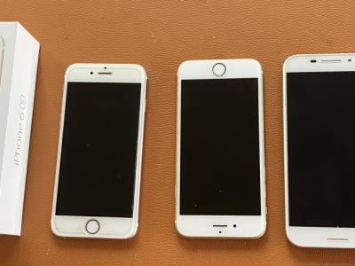 1 Vodafone V8 VDF 710 2 Apple iPhone S6 Plus, one original box