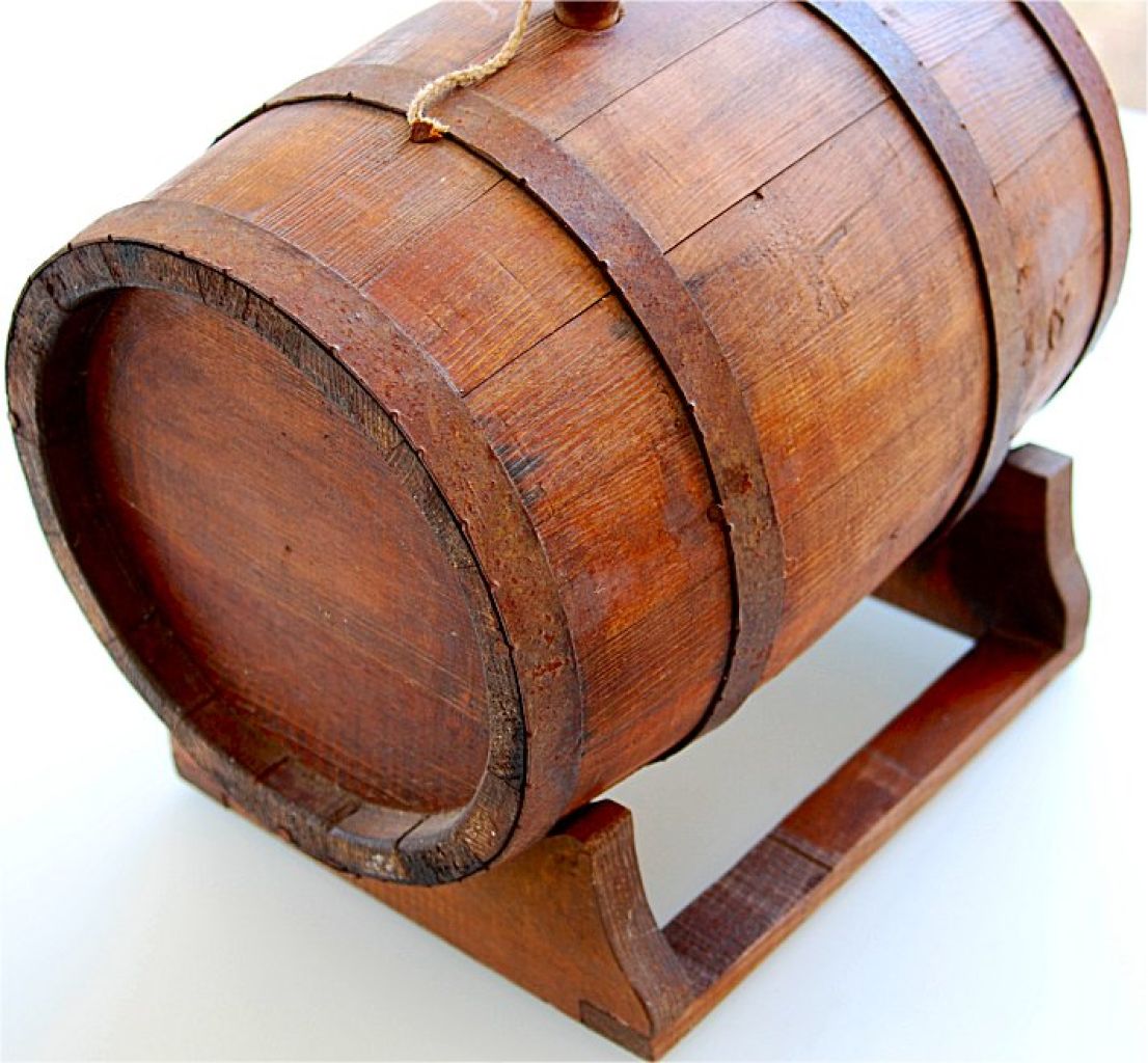 10 l  Holzfass Schnapsfass, Weinfass Holz Kupferbeschläge und Ständer