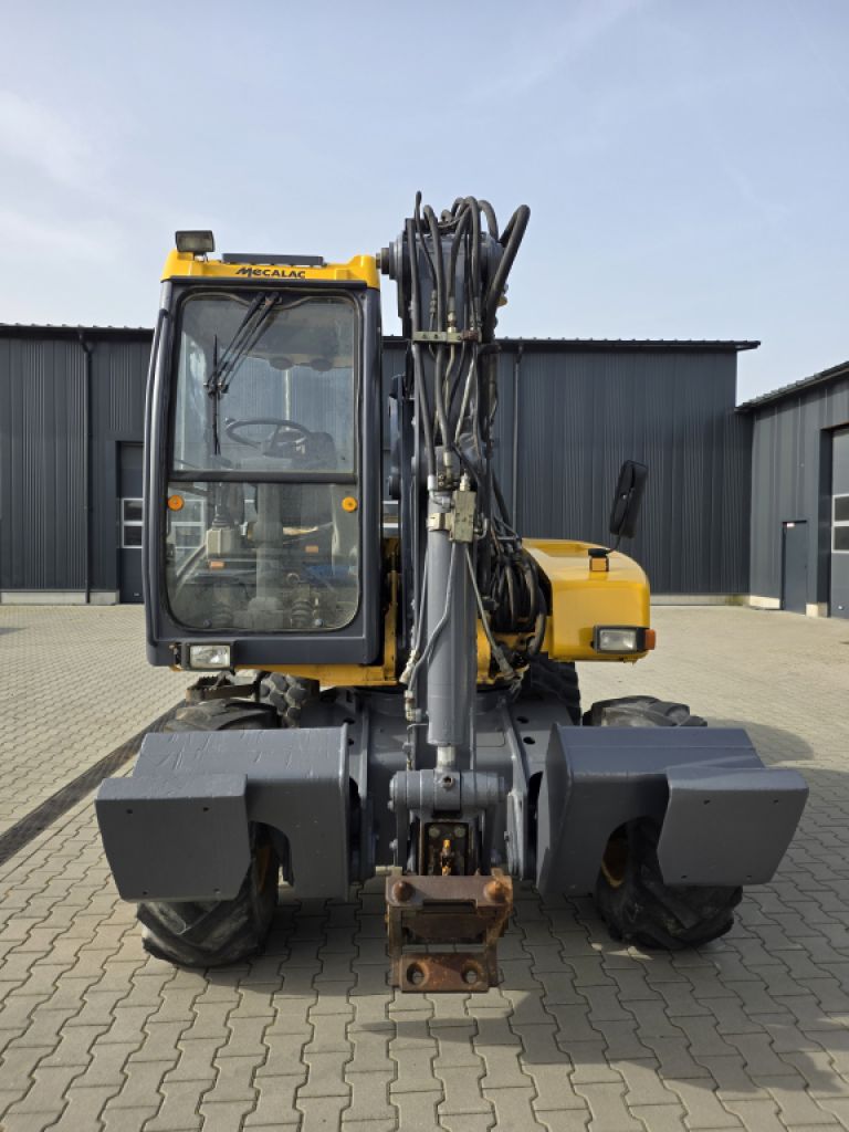 10 t excavator for rent