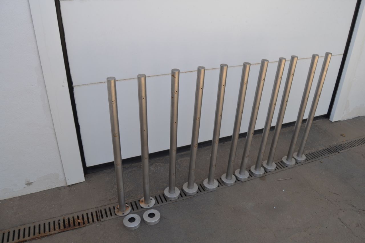 11 Edelstahlpfosten Geländerpfosten Reling zur Bodenmontage