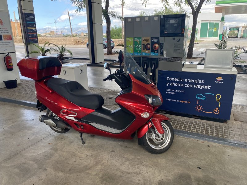 125cc scooter 1st owner / Euro 1,150 / Low mileage / D-maintained / Drivable with car license