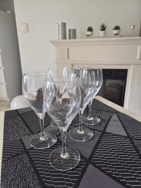 18-piece glassware set