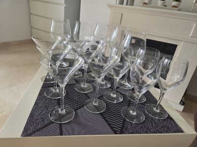 18-piece glassware set