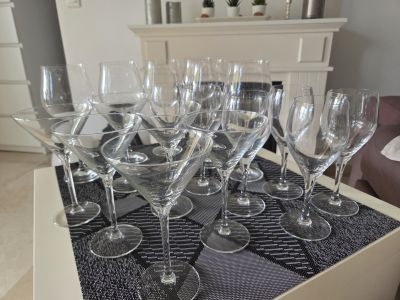 18-piece glassware set