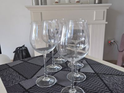 18-piece glassware set