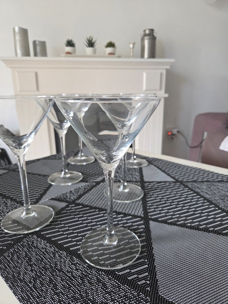 18-piece glassware set