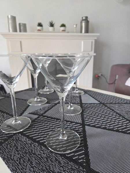 18-piece glassware set