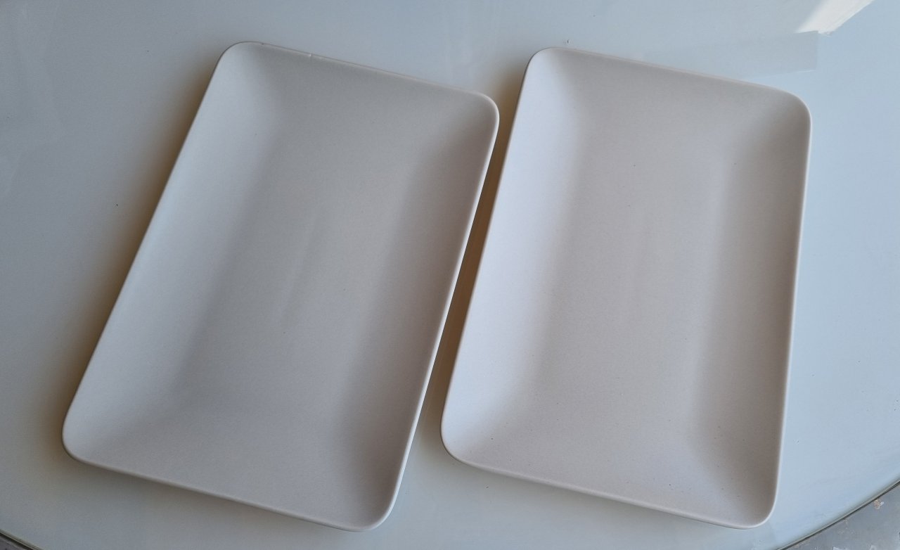 2 beige Servier-Teller 20x30 cm