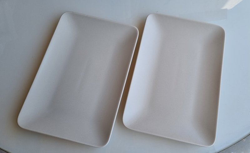 2 beige Servier-Teller 20x30 cm