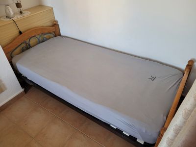 2 Betten mit Matratze und Lattenrost