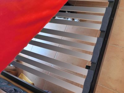 2 Betten mit Matratze und Lattenrost