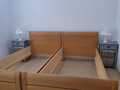 2 Bettgestelle , Eiche, sehr guter Zustand