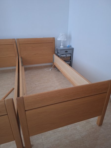 2 Bettgestelle , Eiche, sehr guter Zustand