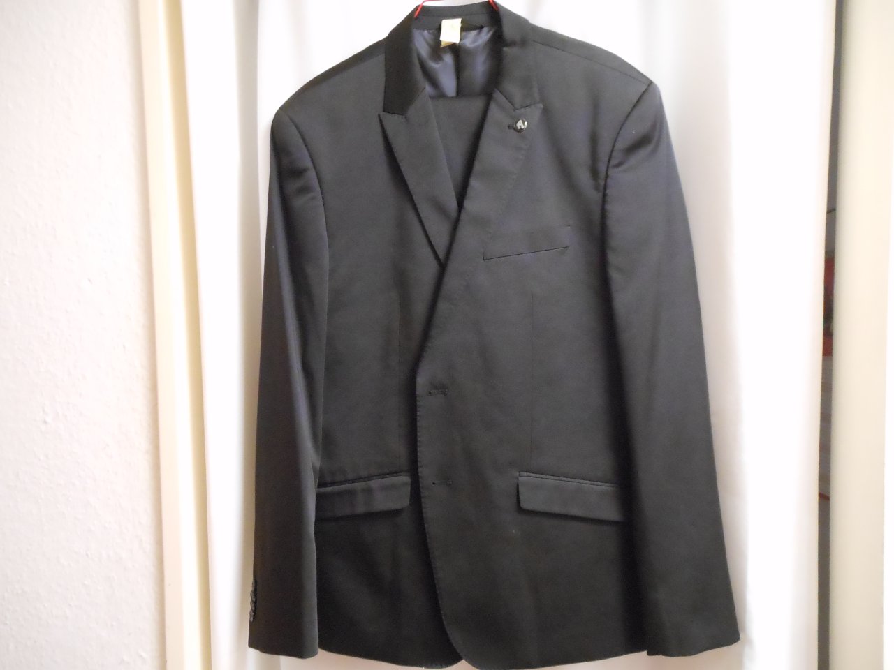 2 Bruno Banani Herren-Anzüge Gr. 52, schwarz und blau, gereinigt