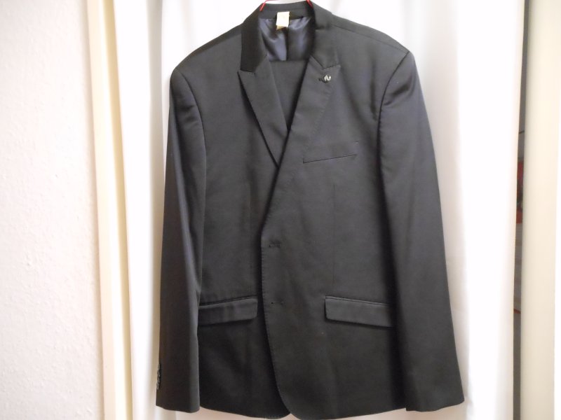2 Bruno Banani Herren-Anzüge Gr. 52, schwarz und blau, gereinigt
