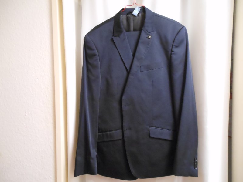 2 Bruno Banani Herren-Anzüge Gr. 52, schwarz und blau, gereinigt