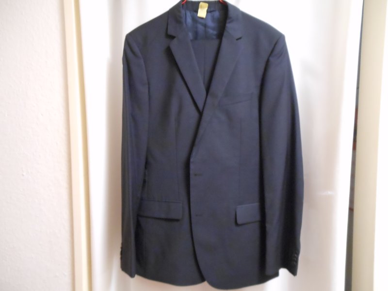 2 Bruno Banani Herren-Anzüge Gr. 52, schwarz und blau, gereinigt