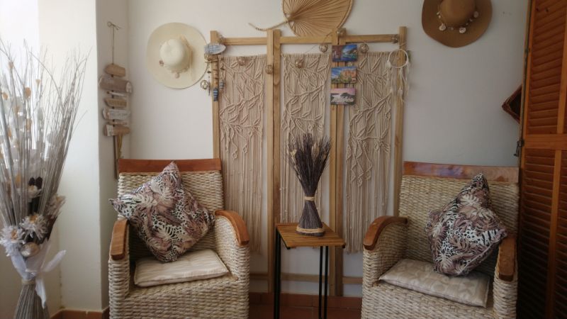 2 Echtholz mit Rattan-Gepflecht Terrassenmöbel Sessel Lounge-Sessel Vintage