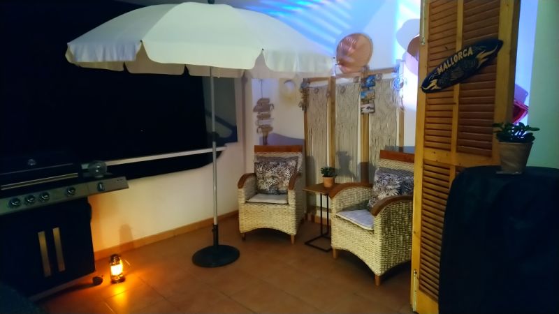 2 Echtholz mit Rattan-Gepflecht Terrassenmöbel Sessel Lounge-Sessel Vintage