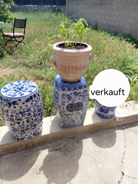 2 edle chinesische Porzellan-Garden-Stools / Beistelltische blau-weiß
