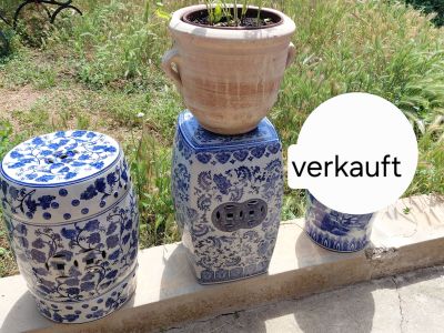 2 edle chinesische Porzellan-Garden-Stools / Beistelltische blau-weiß
