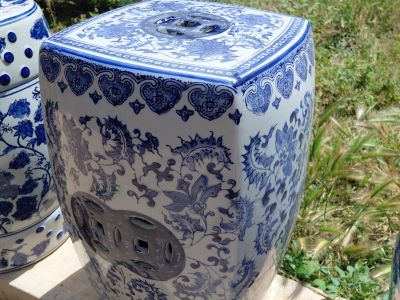 2 edle chinesische Porzellan-Garden-Stools / Beistelltische blau-weiß