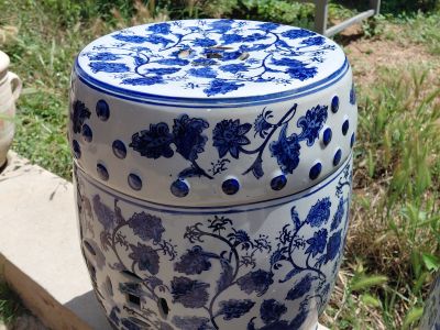 2 edle chinesische Porzellan-Garden-Stools / Beistelltische blau-weiß