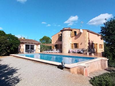 Finca de 2 plantas con 2 apartamentos separados, piscina y calefacción cerca de Campos--- F 213