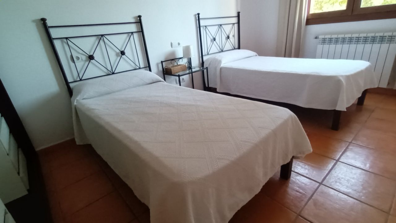 Finca de 2 plantas con 2 apartamentos separados, piscina y calefacción cerca de Campos--- F 213