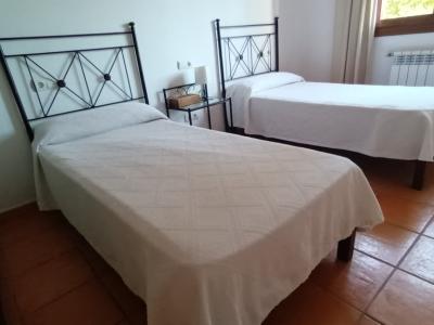 Finca de 2 plantas con 2 apartamentos separados, piscina y calefacción cerca de Campos--- F 213