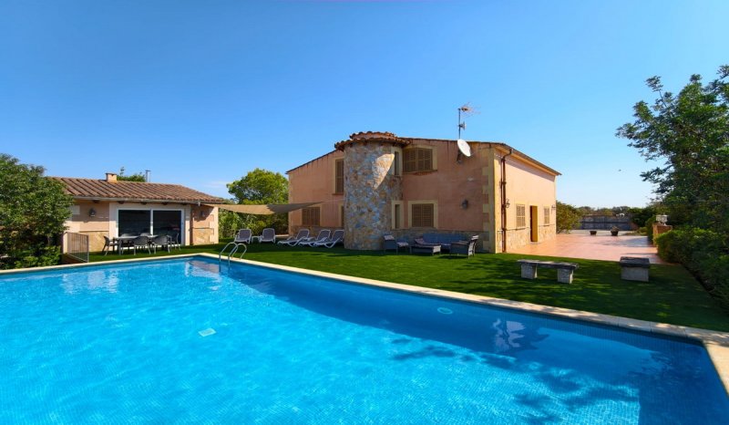 2 Etagenfinca mit 2 sep Apts, Pool und Heizung bei Campos--- F 213