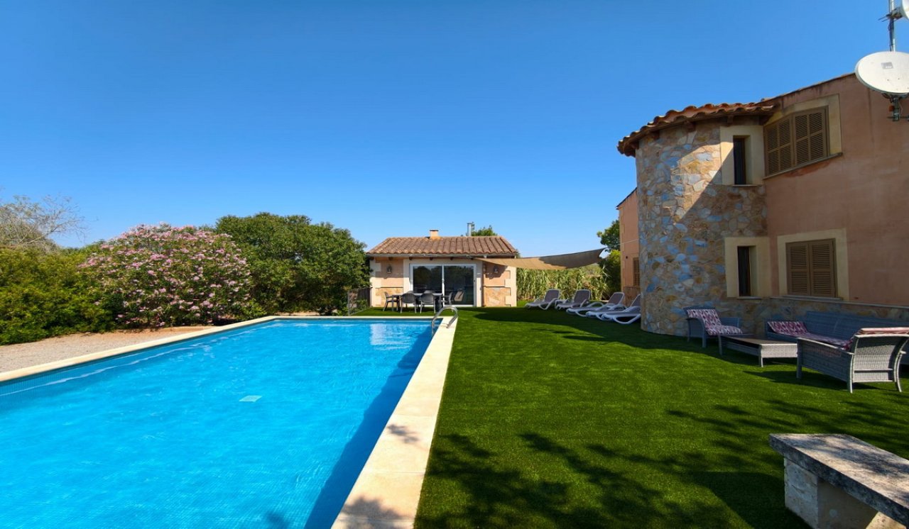 2 Etagenfinca mit 2 sep Apts, Pool und Heizung bei Campos--- F 213