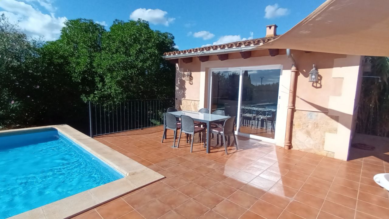 Finca de 2 plantas con 2 apartamentos separados, piscina y calefacción cerca de Campos--- F 213