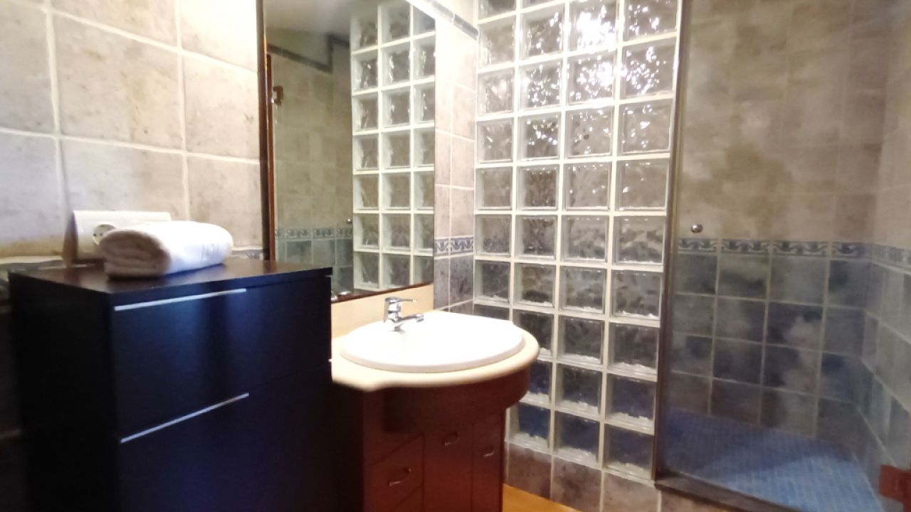 Finca de 2 plantas con 2 apartamentos separados, piscina y calefacción cerca de Campos--- F 213