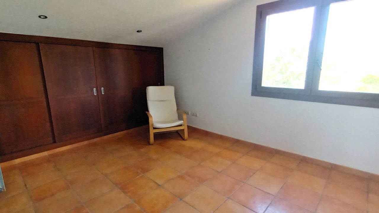 Finca de 2 plantas con 2 apartamentos separados, piscina y calefacción cerca de Campos--- F 213
