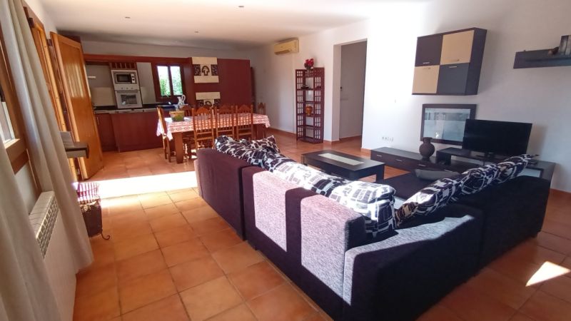 Finca de 2 plantas con 2 apartamentos separados, piscina y calefacción cerca de Campos--- F 213