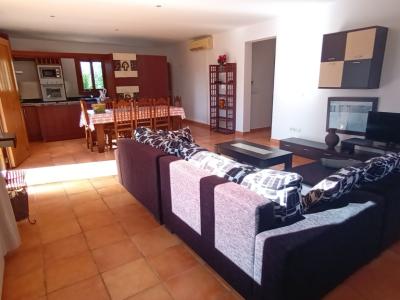 Finca de 2 plantas con 2 apartamentos separados, piscina y calefacción cerca de Campos--- F 213