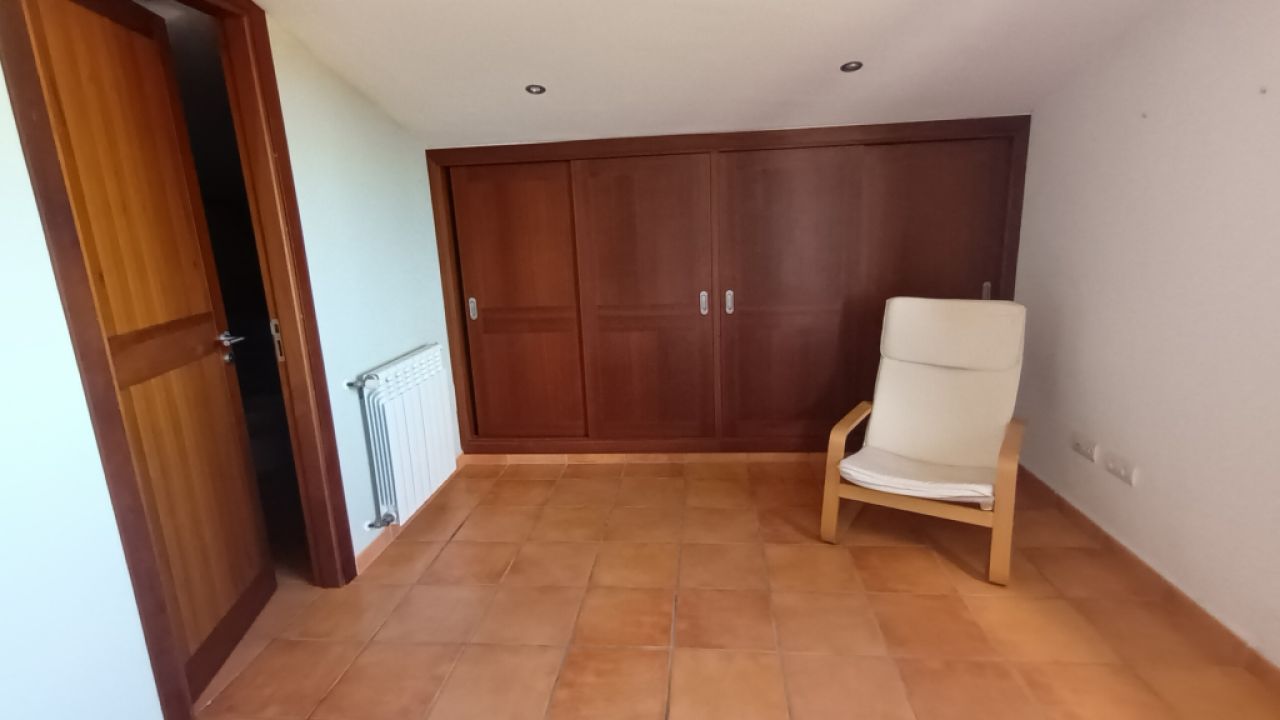 Finca de 2 plantas con 2 apartamentos separados, piscina y calefacción cerca de Campos--- F 213