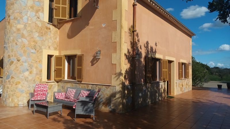 Finca de 2 plantas con 2 apartamentos separados, piscina y calefacción cerca de Campos--- F 213