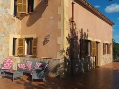 Finca de 2 plantas con 2 apartamentos separados, piscina y calefacción cerca de Campos--- F 213