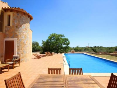 Finca de 2 plantas con 2 apartamentos separados, piscina y calefacción cerca de Campos--- F 213