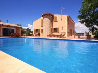 Finca de 2 plantas con 2 apartamentos separados, piscina y calefacción cerca de Campos--- F 213