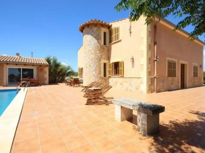 Finca de 2 plantas con 2 apartamentos separados, piscina y calefacción cerca de Campos--- F 213