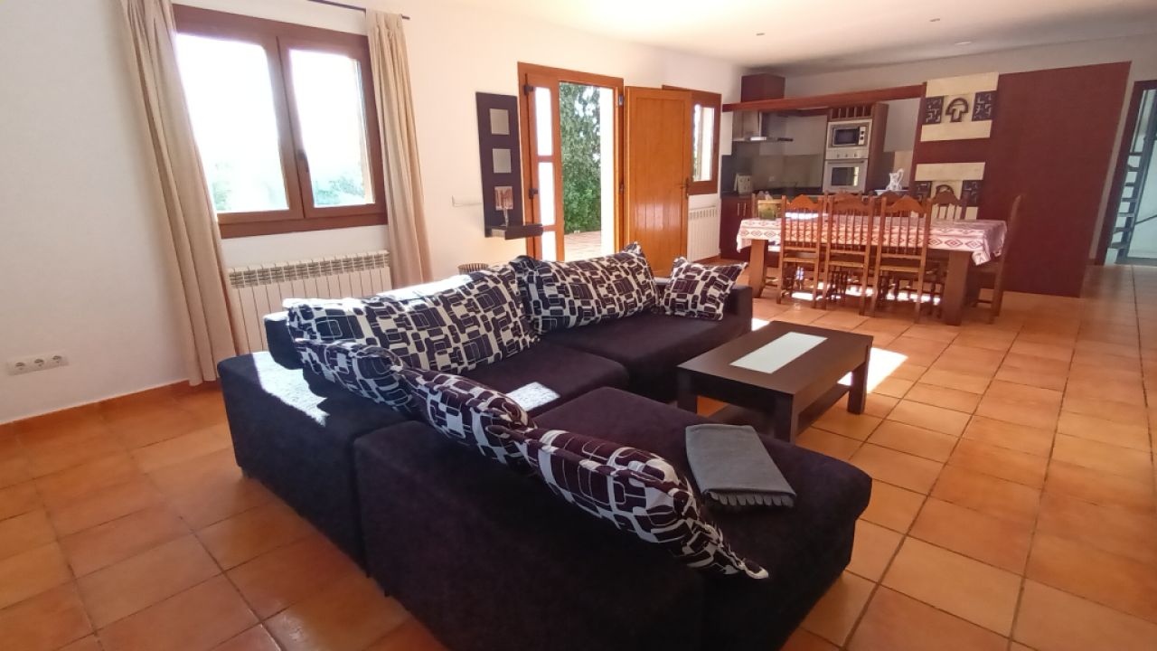 Finca de 2 plantas con 2 apartamentos separados, piscina y calefacción cerca de Campos--- F 213