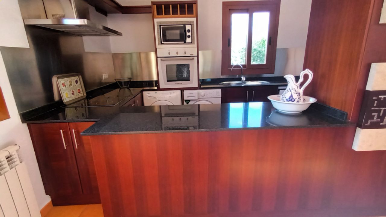 Finca de 2 plantas con 2 apartamentos separados, piscina y calefacción cerca de Campos--- F 213