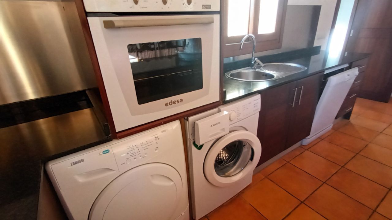 Finca de 2 plantas con 2 apartamentos separados, piscina y calefacción cerca de Campos--- F 213