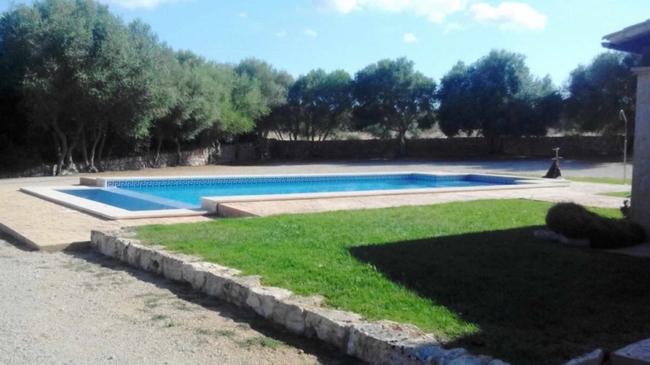 2 storey finca with pool and private well near Santanyi --- F 27 VK