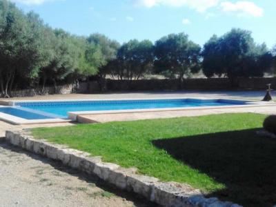 Finca de 2 plantas con piscina y pozo privado cerca de Santanyí --- F 27 VK