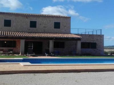 Finca de 2 plantas con piscina y pozo privado cerca de Santanyí --- F 27 VK